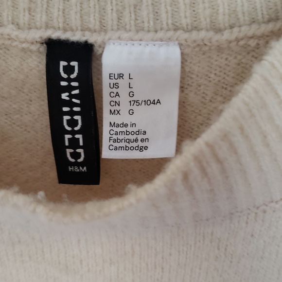 Cropped Sweater w/ Flared Sleeves - Picture 3 of 5